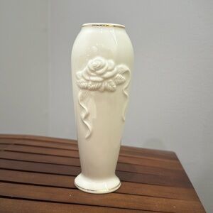 NIB Lenox bud vase, 6” x 2.25”, very pretty ivory vase, never been used
